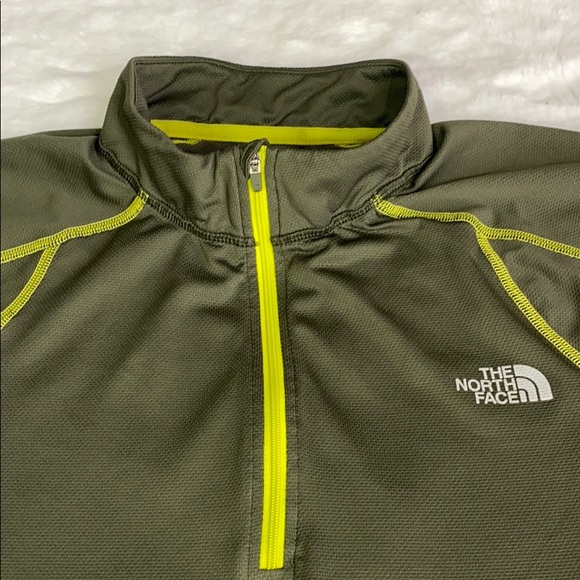 Northface Lightweight Flashdry 1/4 Zip Pullover - Picture 3 of 8